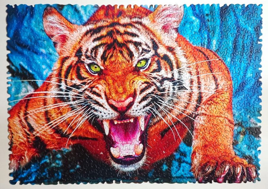 Trefl Puzzle - Crazy Shapes - Facing a Tiger - 600 pieces